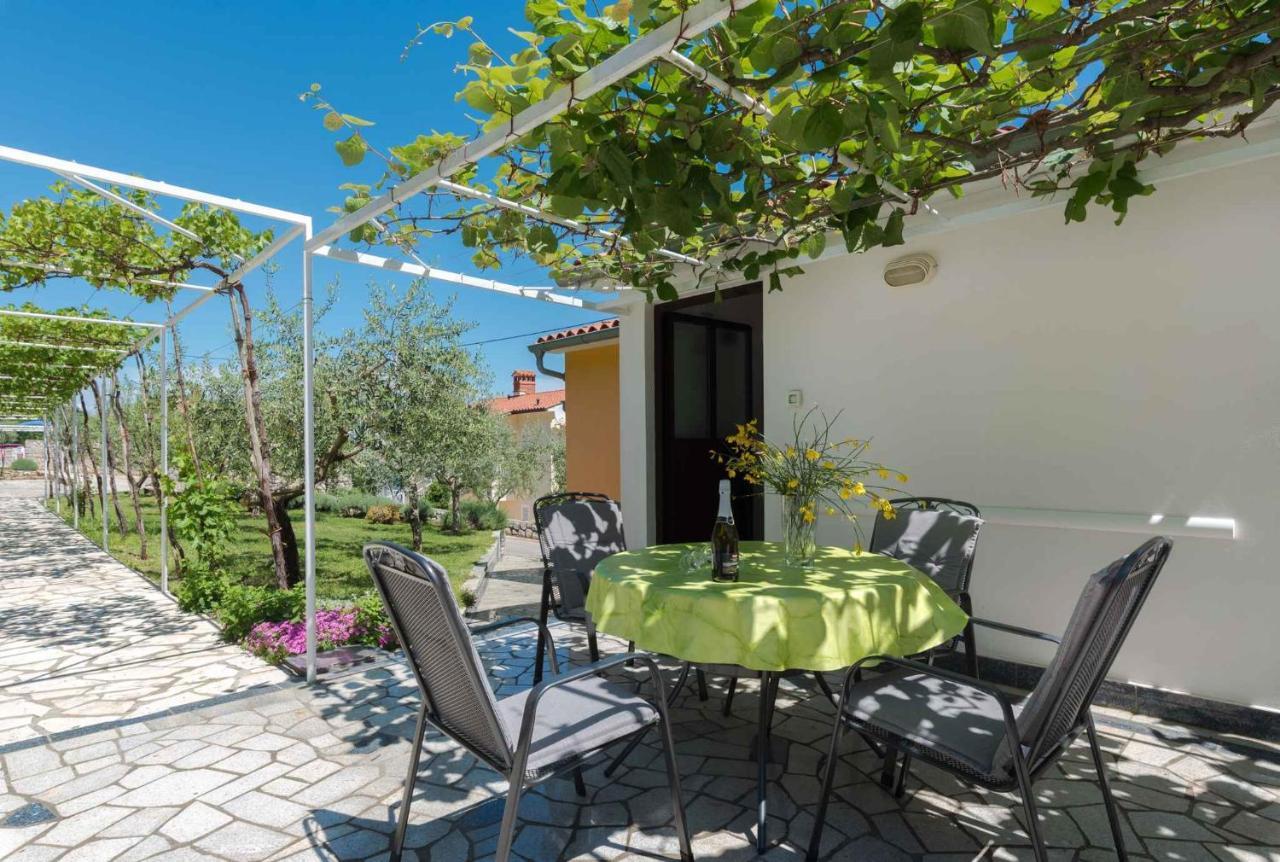 Apartments In Ravni/Istrien 30383 Exterior foto